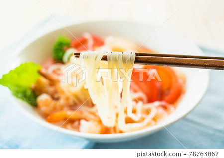 Tomato cold noodles 78763062