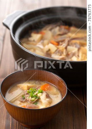 豬肉和蔬菜味噌湯 78763775
