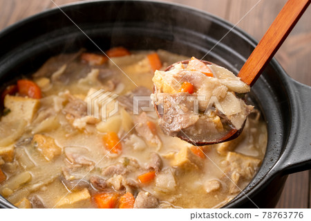 豬肉和蔬菜味噌湯 豬肉和蔬菜味噌湯 78763776