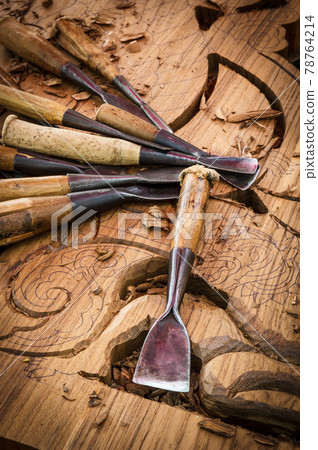 Tools of the woodcarver 78764214