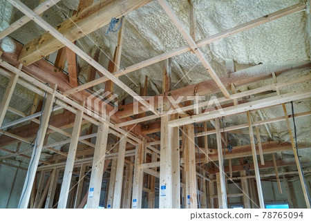 Spray insulation on the ceiling and perimeter of new homes 78765094