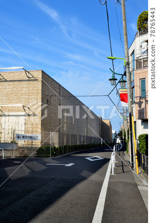 在下北澤站和東北澤站之間的新開發區重新裝載商業設施的風景 在下北澤站和東北澤站之間的新開發區重新裝載商業設施的風景 78765443