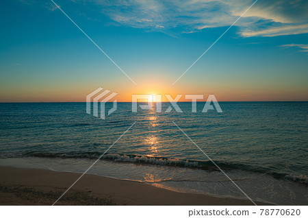 Yoronoshima's sunset glow Yoronoshima's sunset glow 78770620