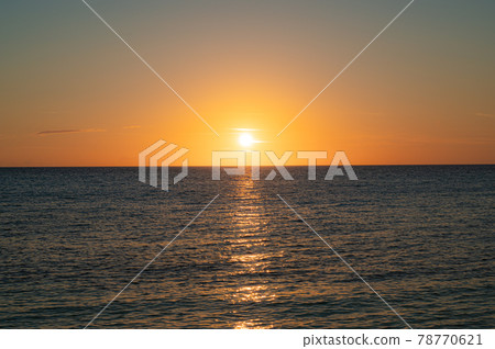 Yoronoshima的夕陽輝光 Yoronoshima的夕陽輝光 78770621