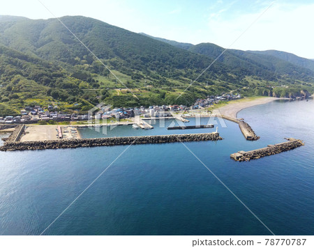 初夏北海道上之國鹽吹漁港鳥瞰圖 初夏北海道上之國鹽吹漁港鳥瞰圖 78770787
