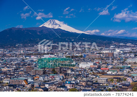 (Shizuoka Prefecture) The cityscape of the eastern part of the prefecture and Mt. Fuji seen from Honjoyama Park in Shimizu Town (Shizuoka Prefecture) The cityscape of the eastern part of the prefecture and Mt. Fuji seen from Honjoyama Park in Shimizu Town 78774241