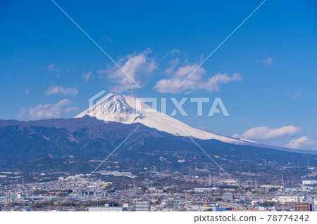 (靜岡縣)從清水町本莊山公園眺望的富士山和富士山東部 (靜岡縣)從清水町本莊山公園眺望的富士山和富士山東部 78774242
