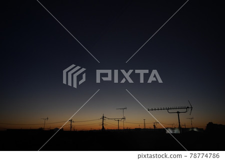 The orange sky and the dark city 78774786