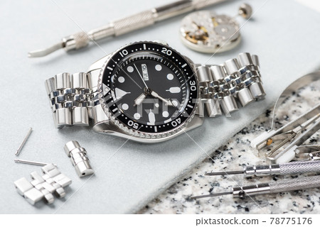 luxury wristwatch for men 78775176