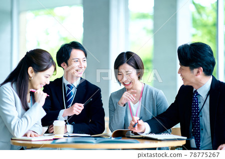 Business scene suit Business scene suit 78775267