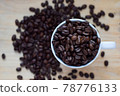 many coffee beans in the glass  78776133