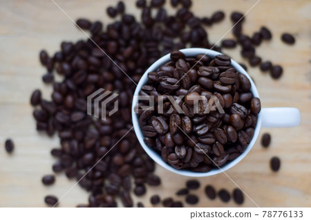 many coffee beans in the glass many coffee beans in the glass 78776133