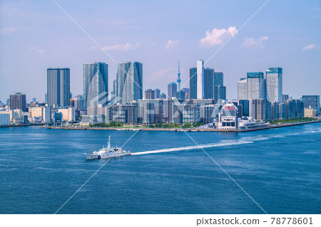 晴海旗和PM51“香取”等日本東京城市景觀 78778601