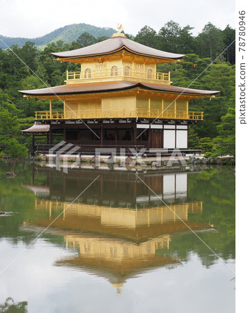 更換茅草屋頂後的雨季金閣寺 更換茅草屋頂後的雨季金閣寺 78780946