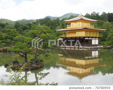 更換茅草屋頂後的雨季金閣寺 更換茅草屋頂後的雨季金閣寺 78780950