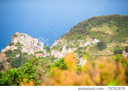 Beautiful cozy bay with boats and clear turquoise water in Italy 78782876