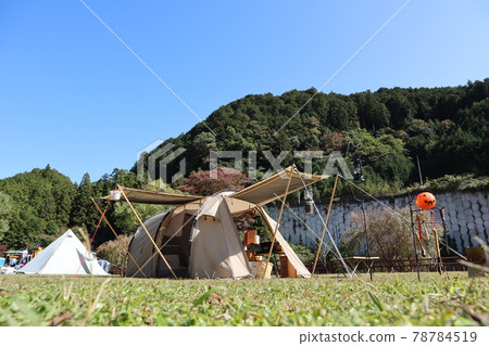 Tunnel tent under the blue sky at the campsite 78784519