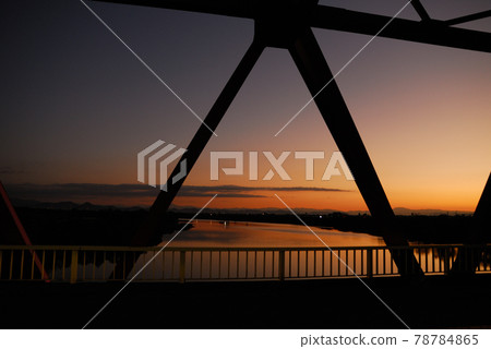 清晨騎自行車上下班看到的風景 清晨騎自行車上下班看到的風景 78784865