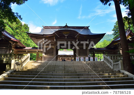藍天下的新潟彌彥神社 78786528