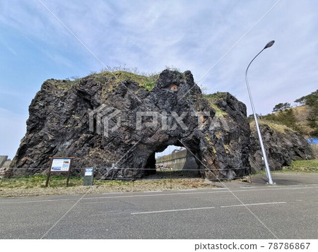 冬島(北海道類似城鎮)的洞岩 冬島(北海道類似城鎮)的洞岩 78786867