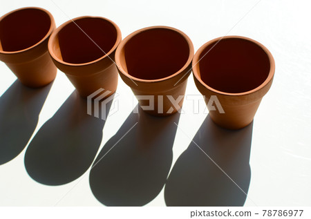 I tried arranging 4 flower pots 78786977