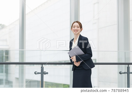 Portrait of young business woman 78788945