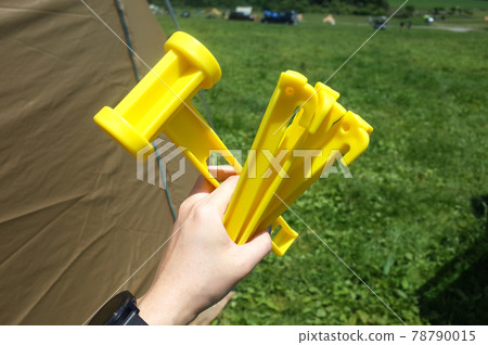 Pegs and hammers Pegs and hammers 78790015