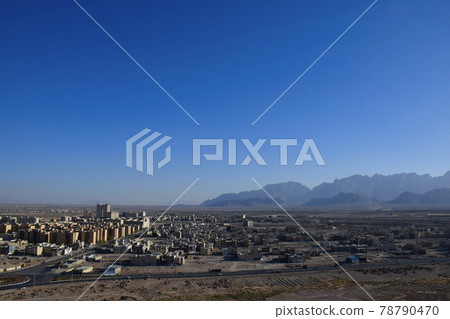 從伊朗亞茲德的寂靜塔看到的城市景觀 78790470