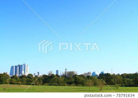 從名古屋市莊內河床看名古屋站前摩天大樓的風景 從名古屋市莊內河床看名古屋站前摩天大樓的風景 78791634