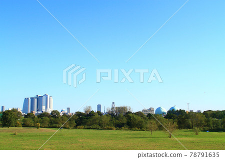 從名古屋市莊內河床看名古屋站前摩天大樓的風景 從名古屋市莊內河床看名古屋站前摩天大樓的風景 78791635
