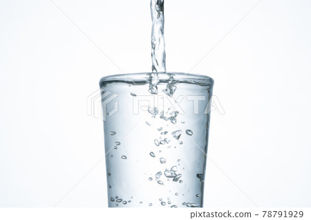Pour water 78791929