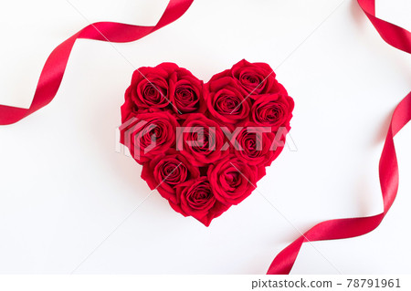 Heart made of crimson roses Heart made of crimson roses 78791961