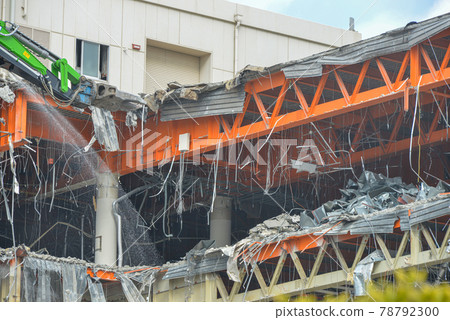 Dismantling work of the building Dismantling work of the building 78792300