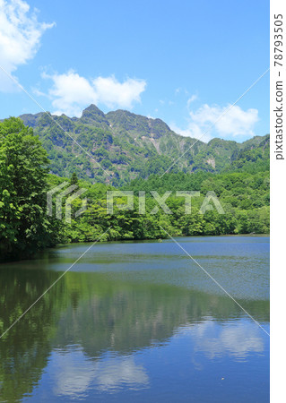 戶隱高原初夏鏡池 78793505