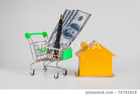 Golden house with shopping cart trolley ,Housing and Real Estate concept. Golden house with shopping cart trolley ,Housing and Real Estate concept. 78793928