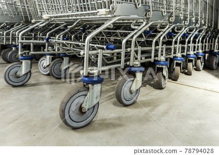 Collected shopping cart 78794028