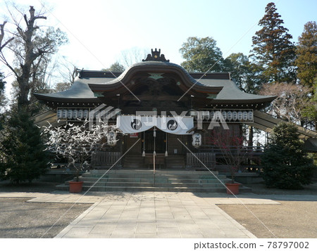 位於櫪木縣小山市宮本町的須賀神社,德川家康供奉並供奉神轎。 位於櫪木縣小山市宮本町的須賀神社,德川家康供奉並供奉神轎。 78797002