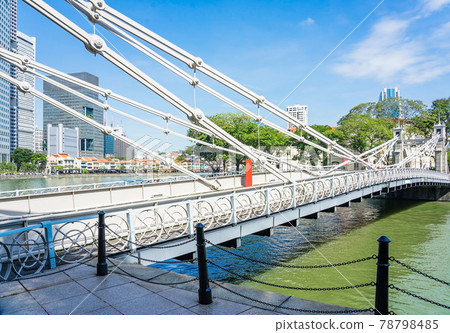 Cavenagh Bridge over the Singapore River is one of the oldest bridges and the only cable-stayed suspension bridge in Singapore. 78798485