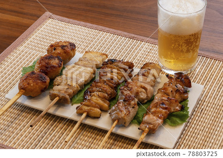 烤雞肉串 烤雞肉串啤酒 78803725
