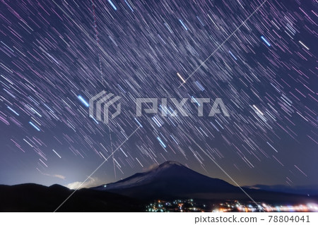 Mt. Fuji and the constellations of winter seen from Lake Yamanaka and Myojinyama Mt. Fuji and the constellations of winter seen from Lake Yamanaka and Myojinyama 78804041