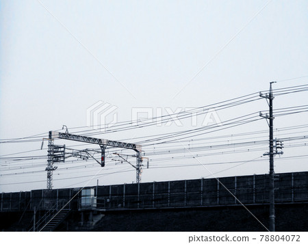 新幹線的架空線和架空線柱 照片素材 圖片 圖庫 新幹線的架空線和架空線柱 照片素材 圖片 圖庫