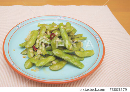 Boiled green soybeans fried with peperoncino-style seasoning Boiled green soybeans fried with peperoncino-style seasoning 78805279