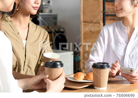 Image of multiple women talking indoors 78806690