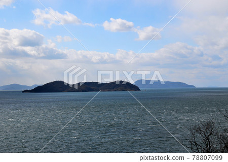 從吉島服務區的展望台眺望牛島 從吉島服務區的展望台眺望牛島 78807099