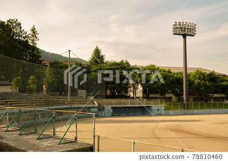 晚上無人棒球場 78810460