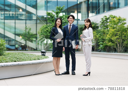 Business person outdoor portrait shooting cooperation "LINK FOREST" 78811818