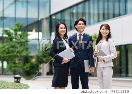 Business person outdoor portrait shooting cooperation "LINK FOREST" 78811819