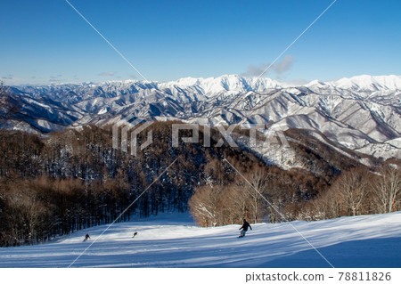 從山頂望去的 Hodaigi 滑雪勝地西景 78811826