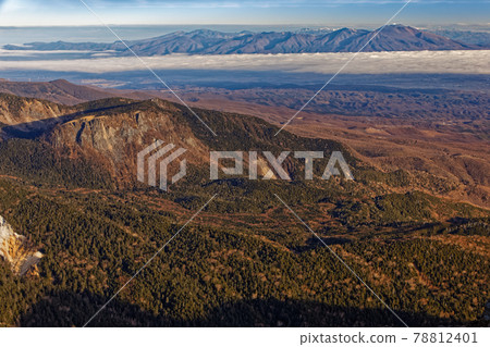 從八嶽山脈和伊王山看到的稻子山和淺間山 78812401