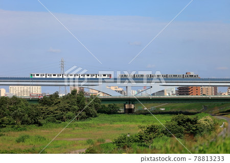 Nippori-Toneri Liner and Ogi Ohashi (Arakawa Bridge) 78813233